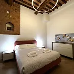 Sulla Via Del Sole Apartment