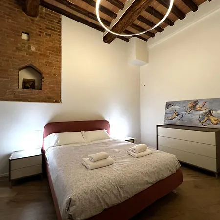 Sulla Via Del Sole Apartment